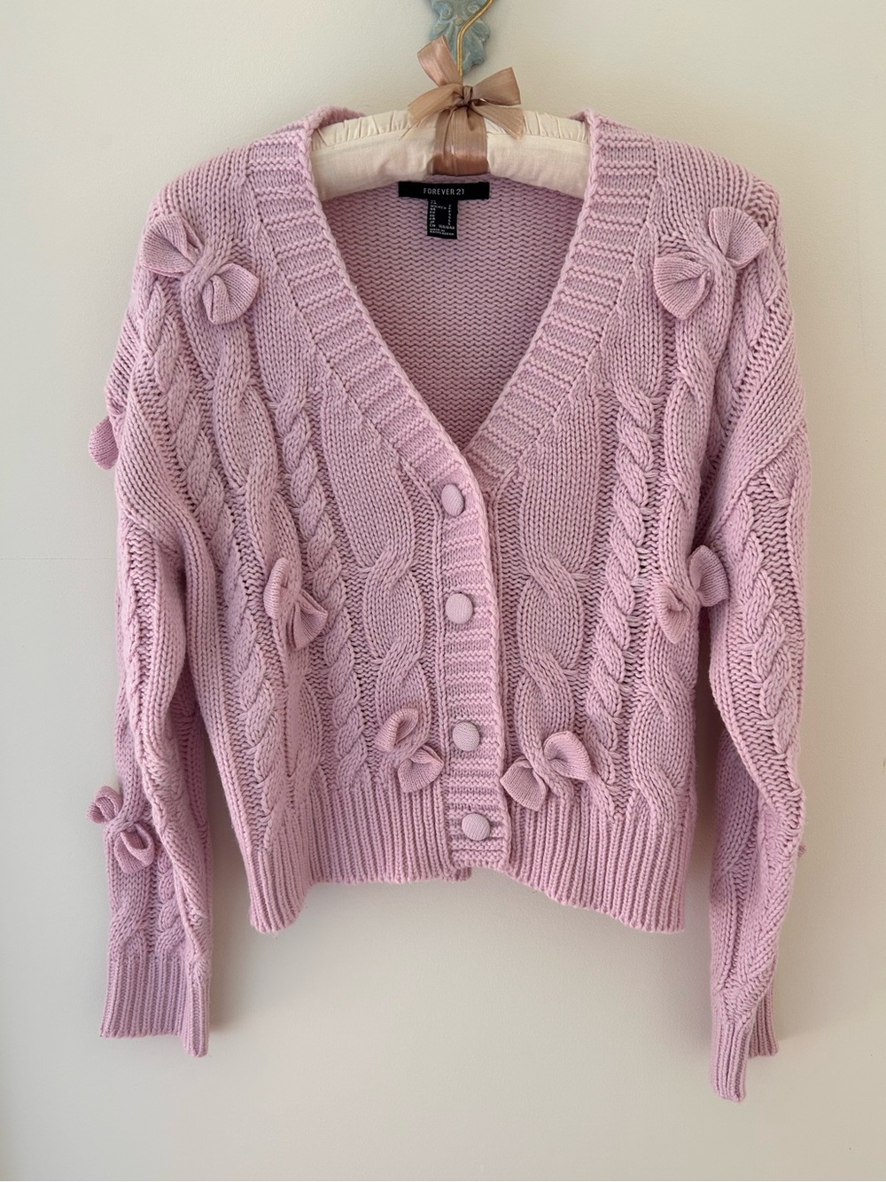 Forever 21 Lilac 3D Bow Cable Knit Cardigan 
Size: S
EUC